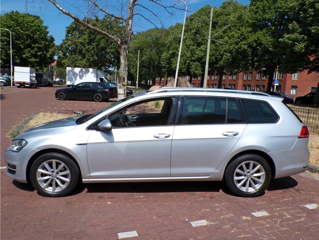 Volkswagen Golf / 2