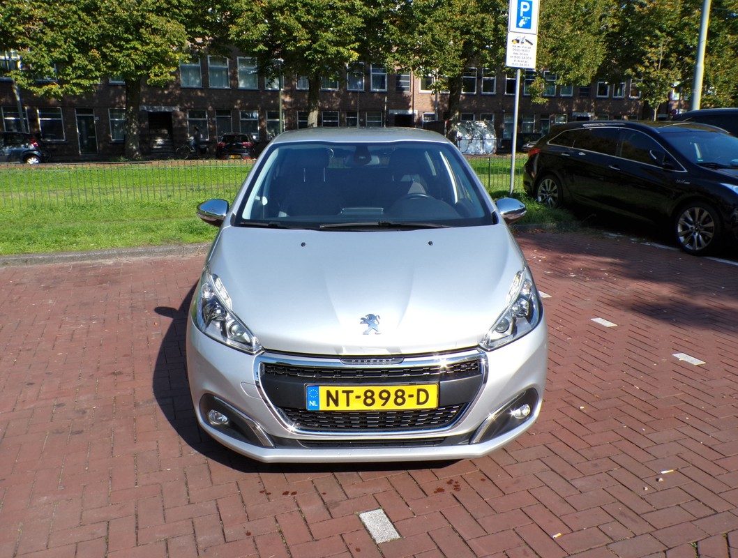 Peugeot 208 / 3