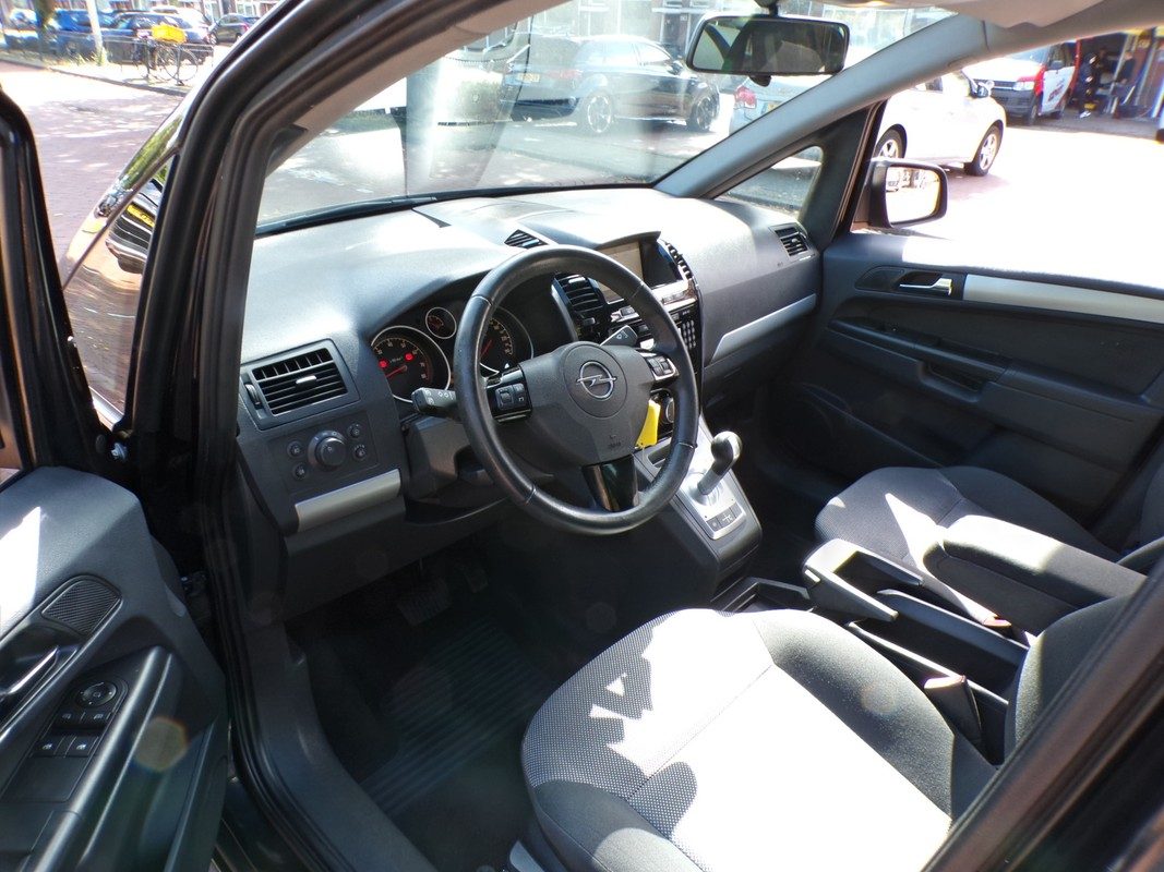 Opel Zafira / 3