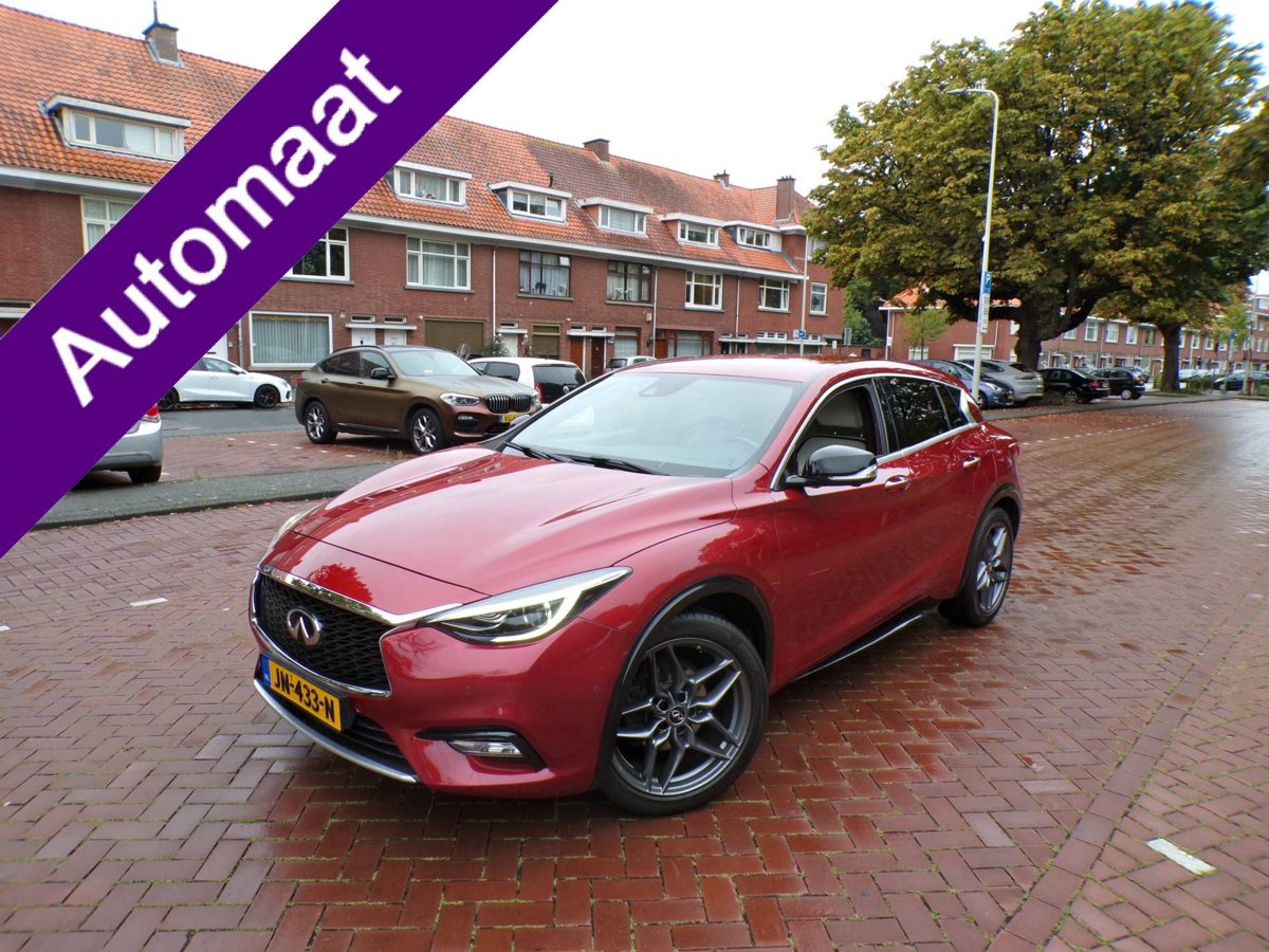 Infiniti Q30