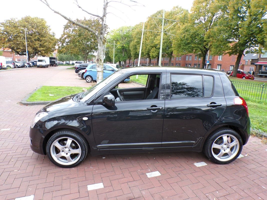 Suzuki Swift / 2