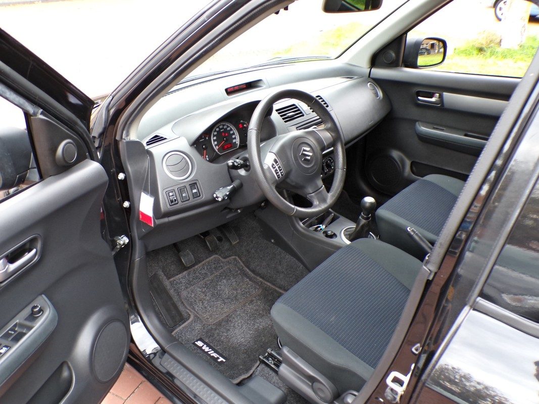 Suzuki Swift / 3