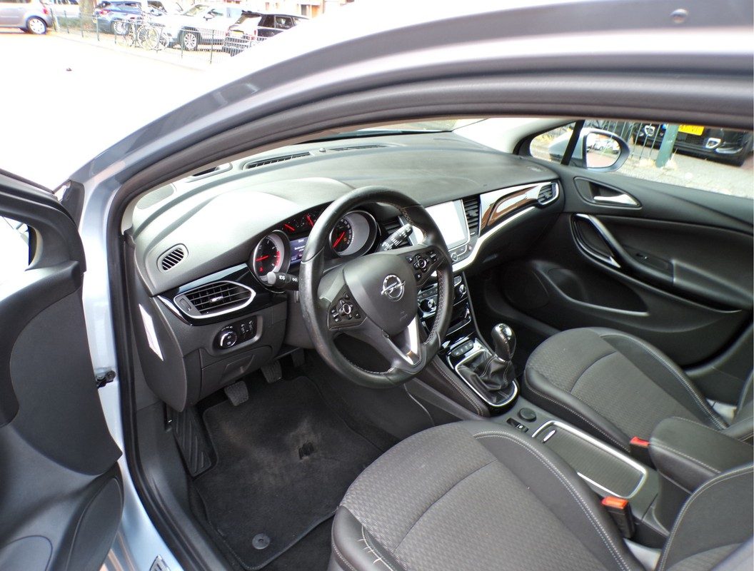 Opel Astra / 3