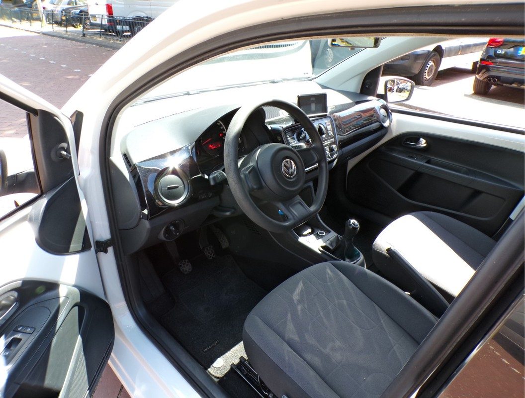 Volkswagen up! / 3